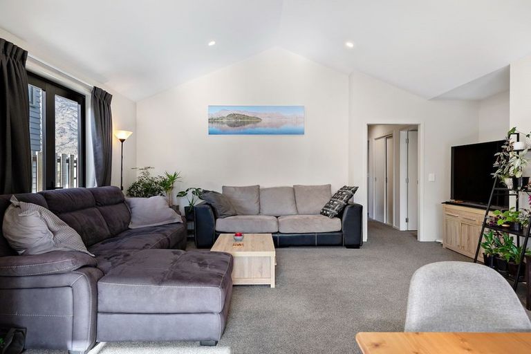 Photo of property in 26 Huxley Place, Lake Hayes, Queenstown, 9304