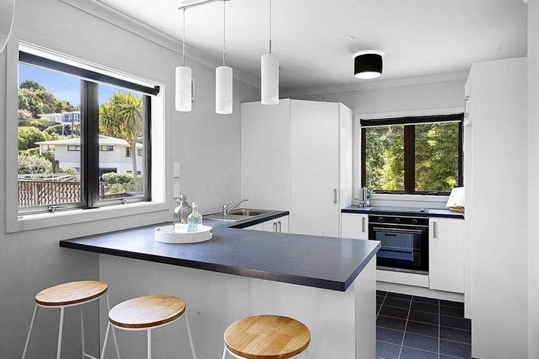 Photo of property in 65 Seaview Road, Marfell, New Plymouth, 4310