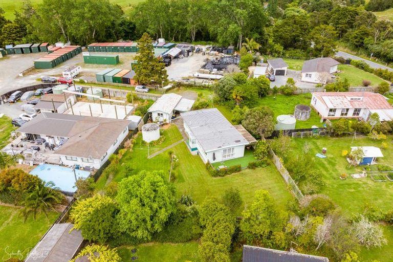 Photo of property in 8 Depot Road, Paparoa, 0571
