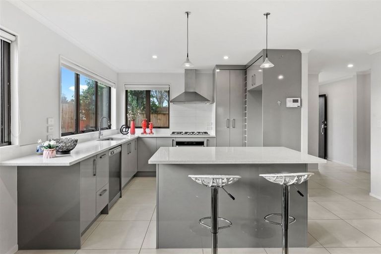 Photo of property in 35 Tarapiroe Avenue, Takanini, 2112