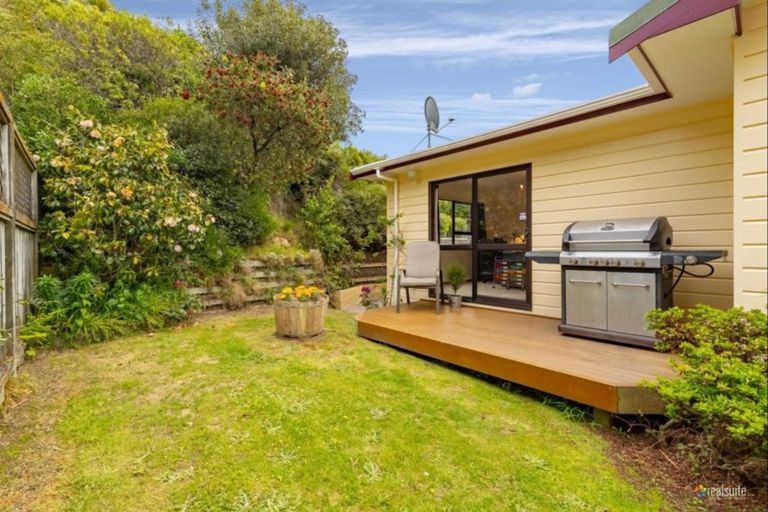 Photo of property in 16 Kinnel Grove, Papakowhai, Porirua, 5024
