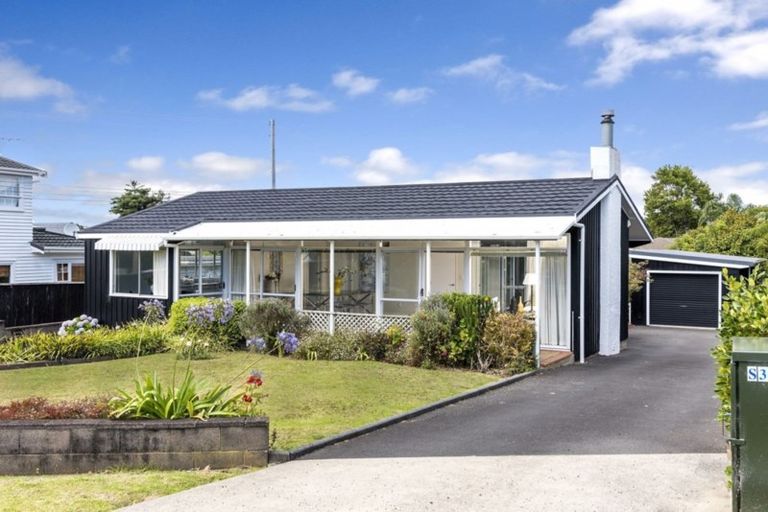 Photo of property in 72a Marine Parade, Mellons Bay, Auckland, 2014