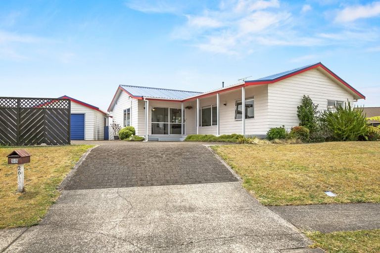 Photo of property in 26 Heta Road, Highlands Park, New Plymouth, 4312