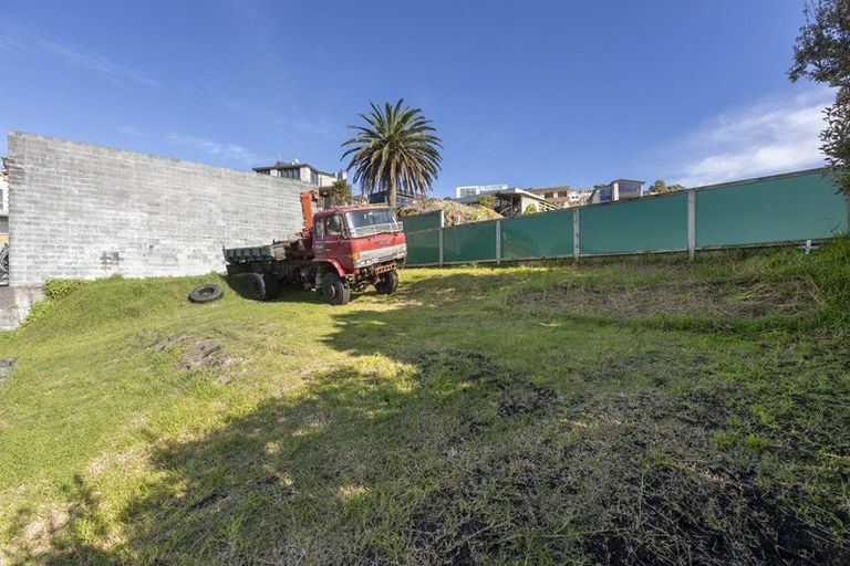 Photo of property in 32 Ngamotu Road, Moturoa, New Plymouth, 4310