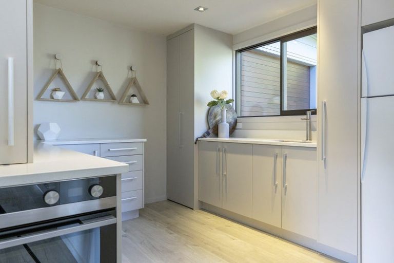 Photo of property in 3 Ingle Avenue, Waipahihi, Taupo, 3330