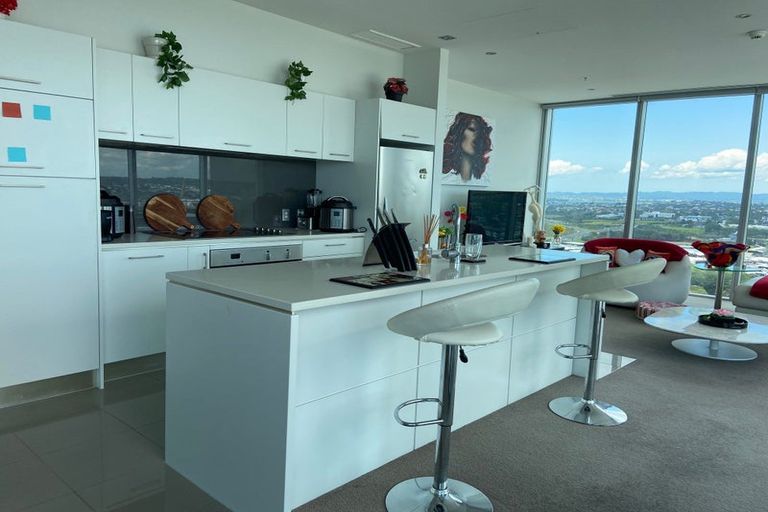 Photo of property in Sentinel Apartments, 2104/3 Northcroft Street, Takapuna, Auckland, 0622