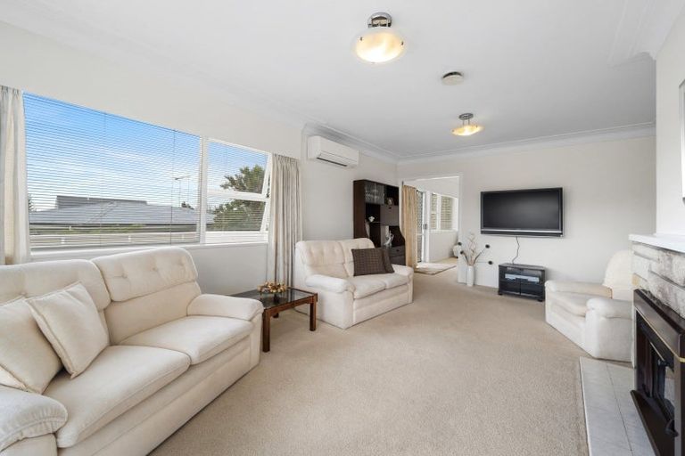 Photo of property in 125 Reeves Road, Pakuranga Heights, Auckland, 2010