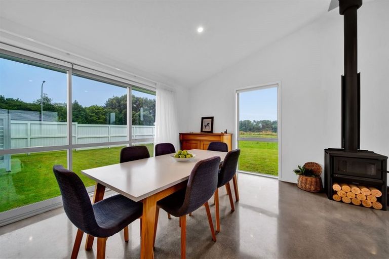 Photo of property in 10 Hawetaone Street, Bell Block, New Plymouth, 4312