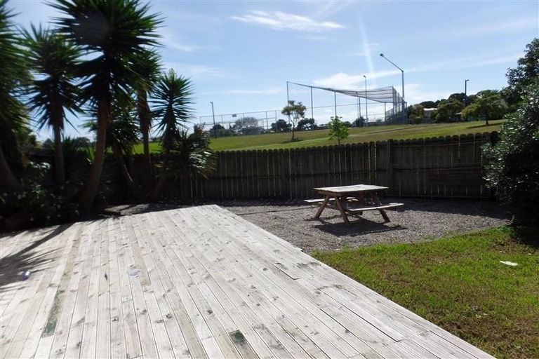 Photo of property in 33 Vanguard Road, Kelston, Auckland, 0602