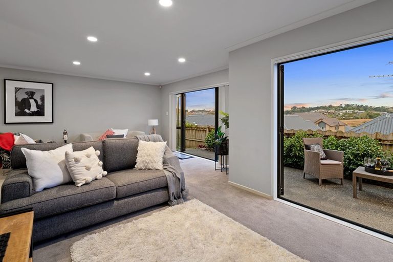 Photo of property in 41 Sonoma Crescent, Oteha, Auckland, 0632