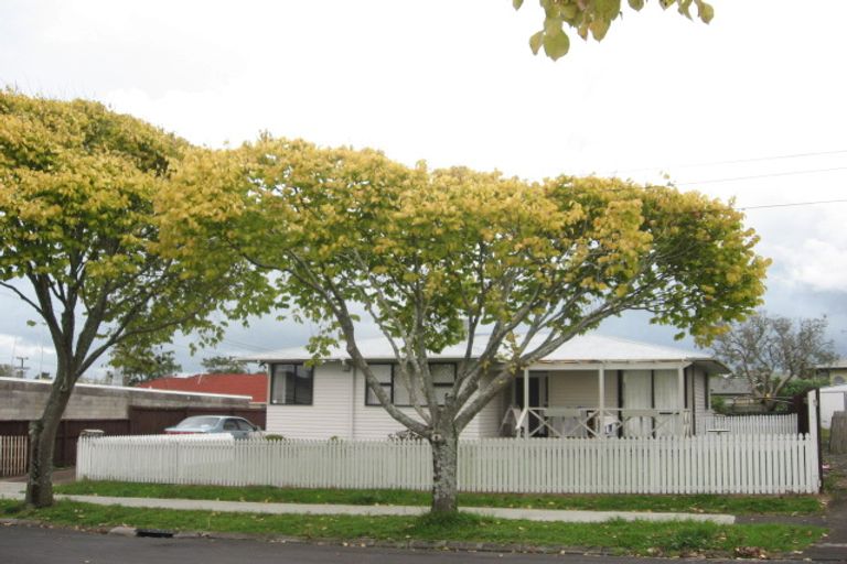 Photo of property in 12 Ussher Place, Pakuranga Heights, Auckland, 2010