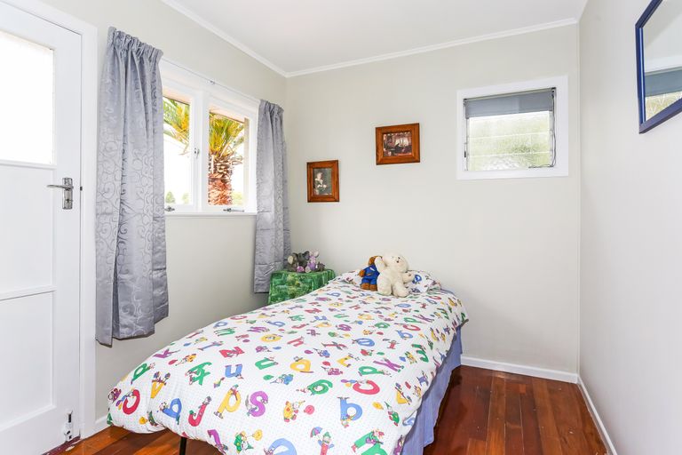 Photo of property in 8 Youngs Road, Papakura, 2110