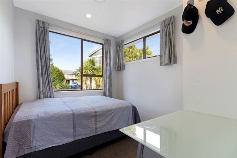 Photo of property in 20 Tanoa Place, Glendene, Auckland, 0602