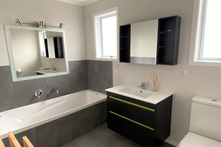 Photo of property in 9 Heaphy Street, Westown, New Plymouth, 4310