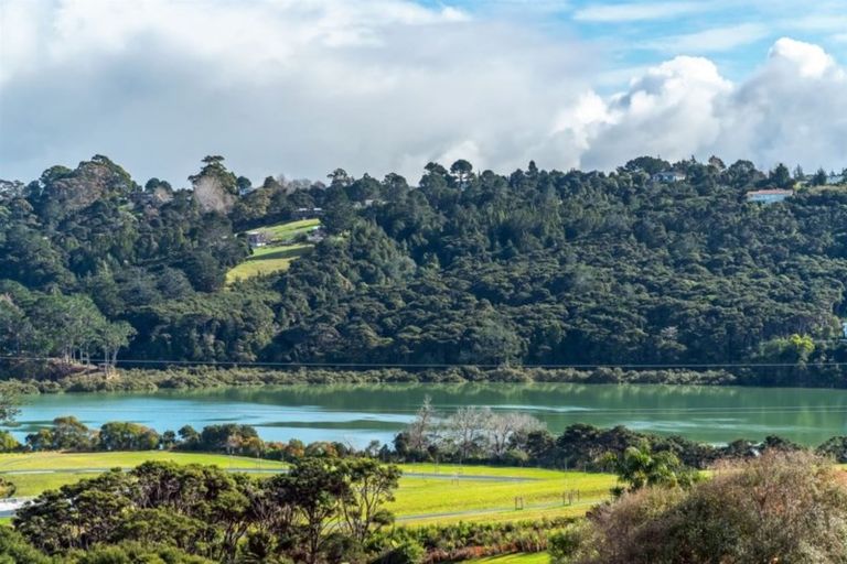 Photo of property in 160 Kittiwake Drive, Schnapper Rock, Auckland, 0632