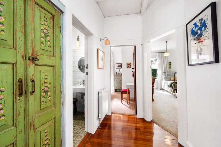 Photo of property in 14 Corry Avenue, Bluff Hill, Napier, 4110