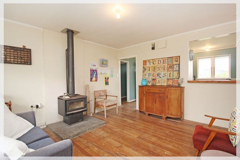 Photo of property in 19 Linklater Avenue, Foxton Beach, Foxton, 4815