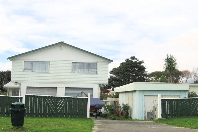 Photo of property in 19 Ngapotiki Street, Paraparaumu Beach, Paraparaumu, 5032
