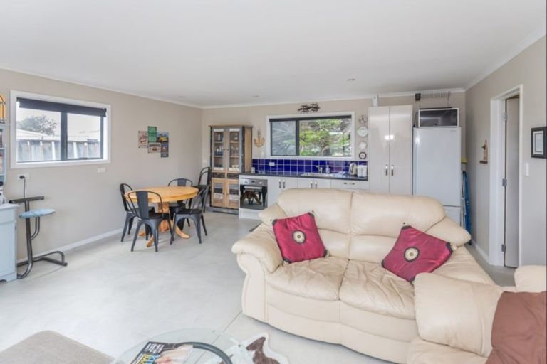 Photo of property in 16 Te Kiri Street, Himatangi Beach, Foxton, 4891