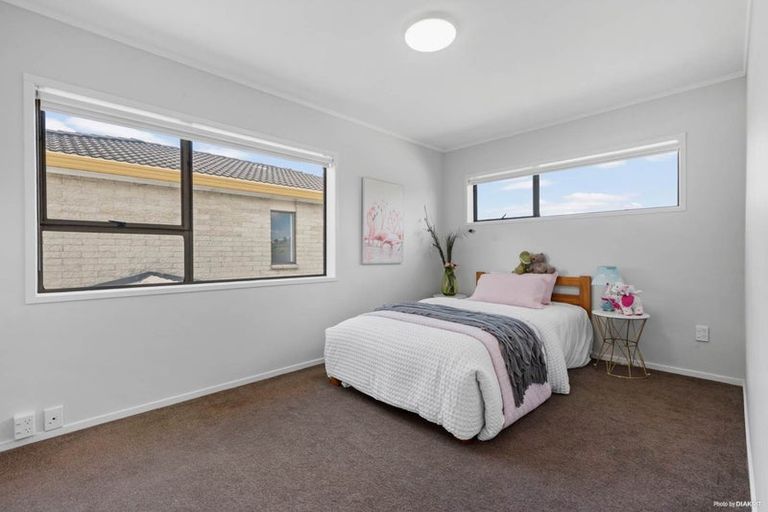 Photo of property in 1/12 Eastwood Rise, Browns Bay, Auckland, 0630