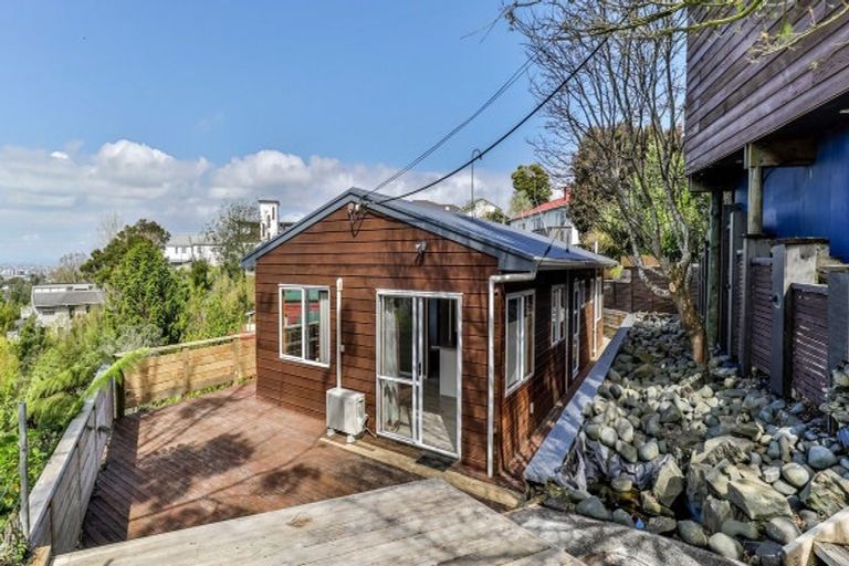 Photo of property in 2/633 Glenfield Road, Totara Vale, Auckland, 0629