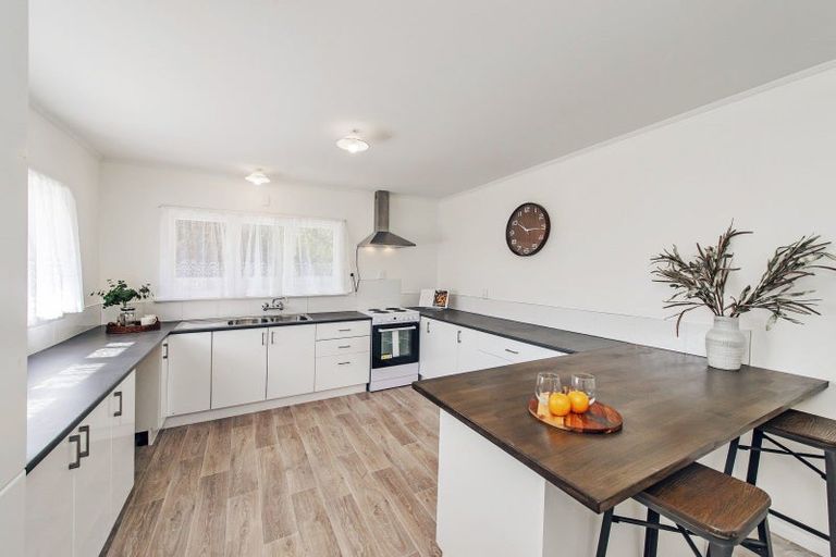 Photo of property in 15 Middlepark Road, Sockburn, Christchurch, 8042