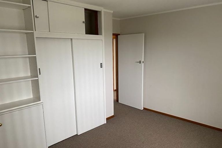 Photo of property in 2/118 Waimumu Road, Massey, Auckland, 0614