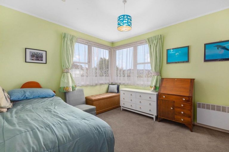 Photo of property in 57 Raroa Terrace, Tawa, Wellington, 5028