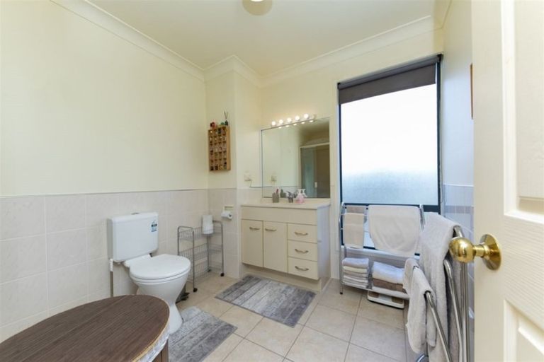 Photo of property in 2 Berkshire Terrace, Massey, Auckland, 0614