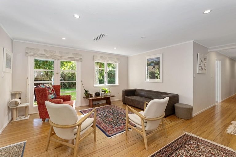 Photo of property in 14 Mayburn Road, Te Atatu Peninsula, Auckland, 0610