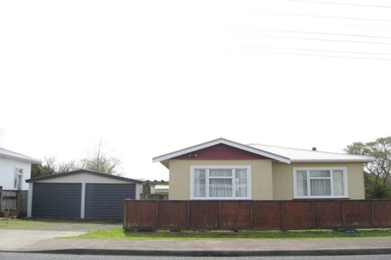 Photo of property in 2 Carrington Street, Inglewood, 4330