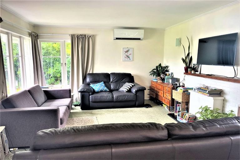 Photo of property in 27 Kervil Avenue, Te Atatu Peninsula, Auckland, 0610