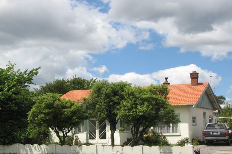 Photo of property in 8 North Avon Road, Richmond, Christchurch, 8013