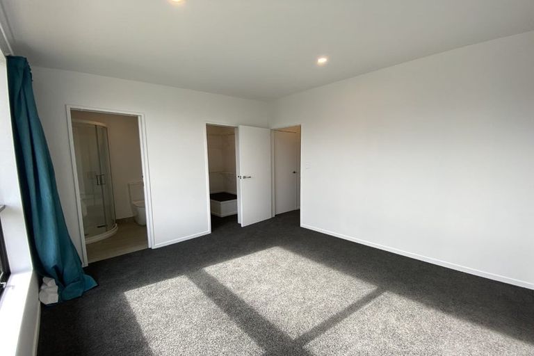 Photo of property in 4/62 Spenmoor Street, Newlands, Wellington, 6037