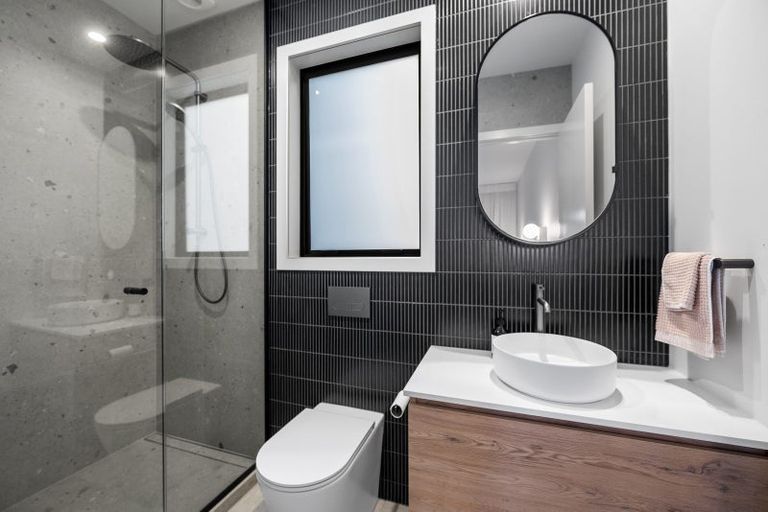 Photo of property in 23 Otakau Road, Milford, Auckland, 0620