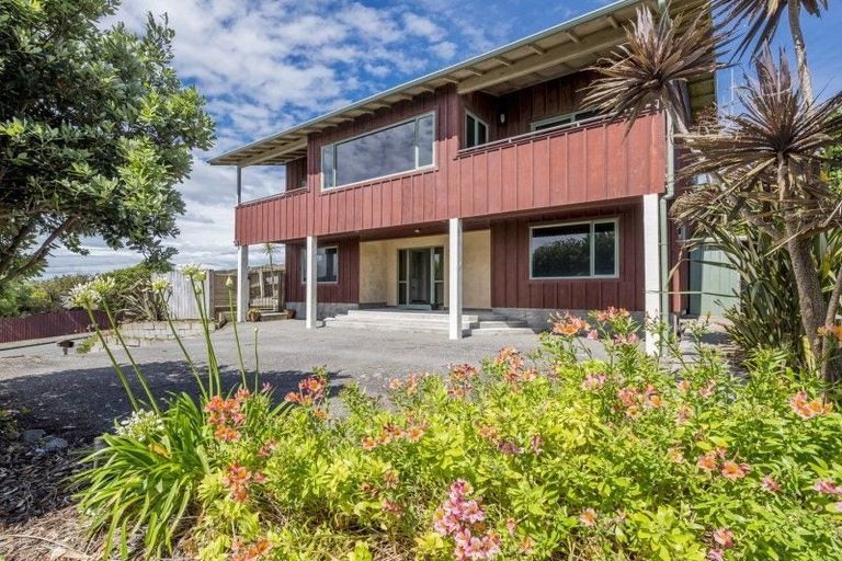 Photo of property in 37 Manuka Street, Otaki Beach, Otaki, 5512