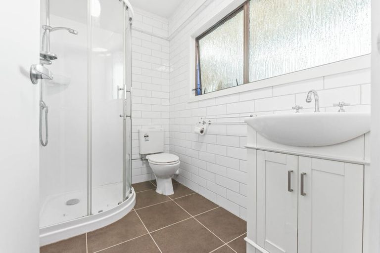 Photo of property in 1/170 Stapleford Crescent, Browns Bay, Auckland, 0630