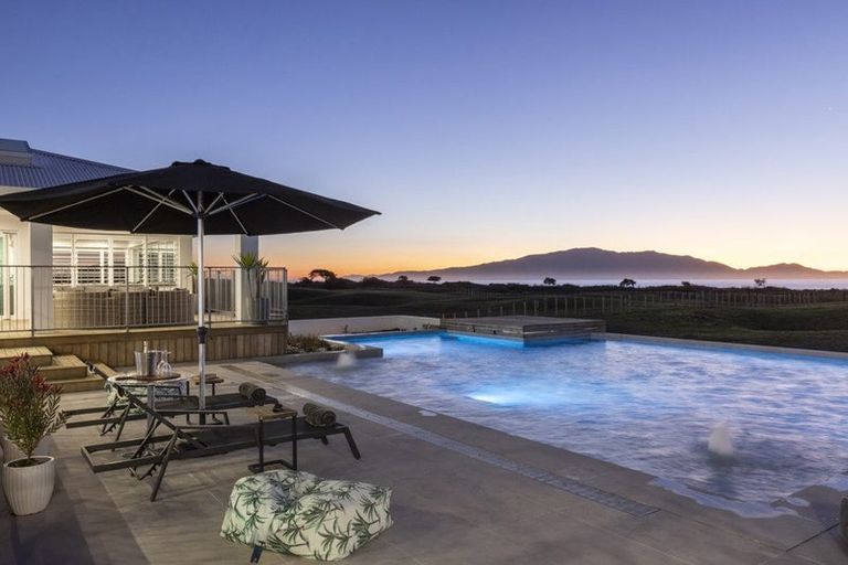 Photo of property in 87 Rutherford Drive, Waikanae Beach, Waikanae, 5036