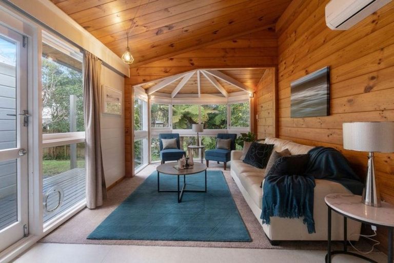 Photo of property in 18 Easter Parade, Glen Eden, Auckland, 0602