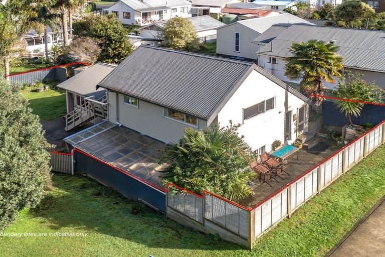 Photo of property in 2 Aputa Avenue, Te Puru, Thames, 3575