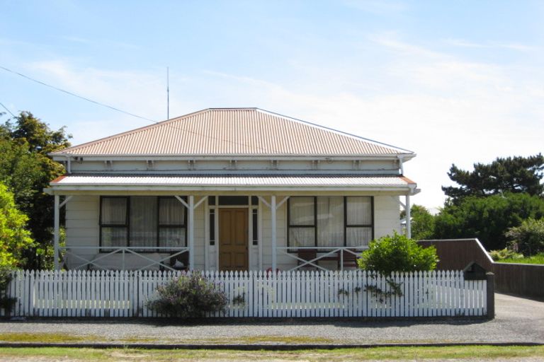 Photo of property in 124 Russell Street, Westport, 7825