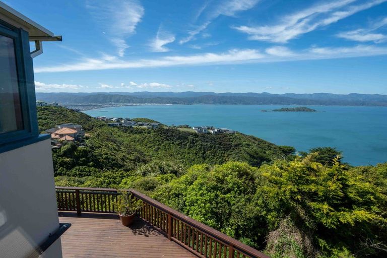 Photo of property in 40 Dress Circle, Newlands, Wellington, 6037