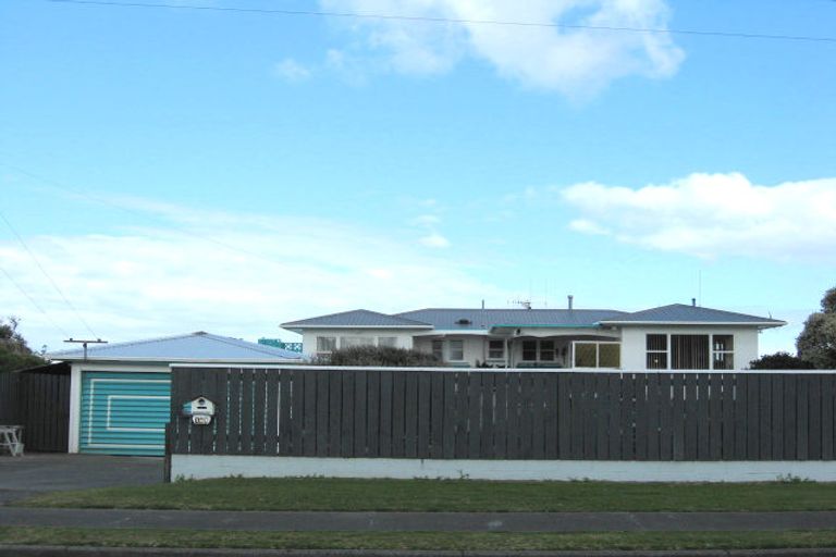 Photo of property in 143 Karaka Street, Castlecliff, Whanganui, 4501