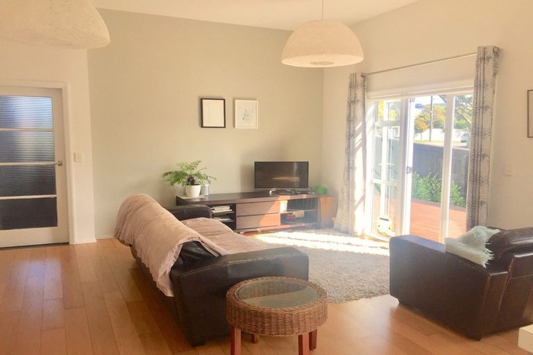 Photo of property in 2 Pembroke Road, Northland, Wellington, 6012