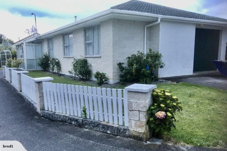 Photo of property in 2 Hill Court, Awapuni, Palmerston North, 4412