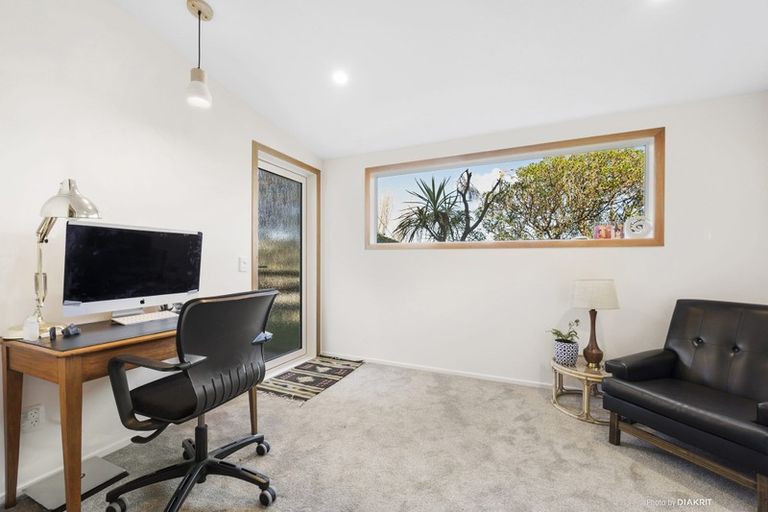Photo of property in 123 Tauhinu Road, Miramar, Wellington, 6022