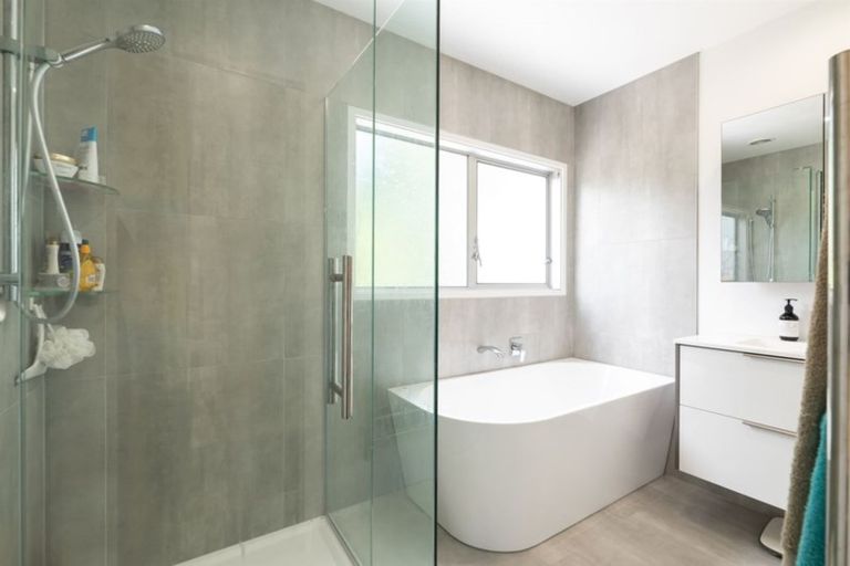 Photo of property in 6 Isobel Road, Greenhithe, Auckland, 0632