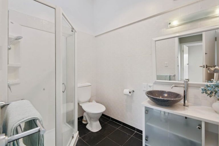 Photo of property in 19 Beach Road, Mellons Bay, Auckland, 2014