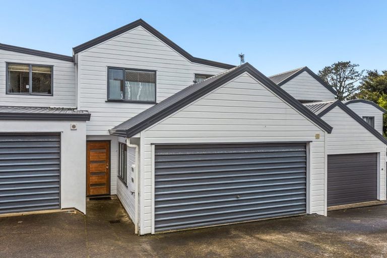 Photo of property in 15/61a Birkdale Road, Birkdale, Auckland, 0626