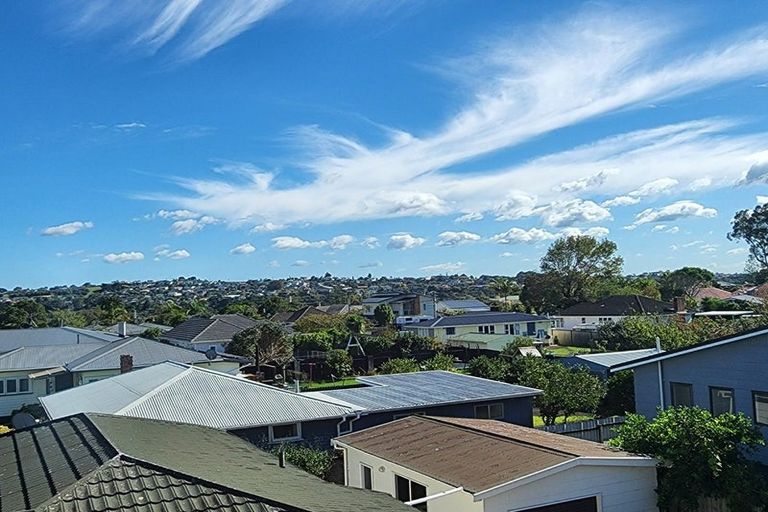 Photo of property in 3/3 Abbotleigh Avenue, Te Atatu Peninsula, Auckland, 0610